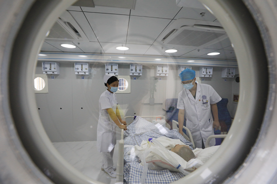 高压氧舱治疗危重病人
